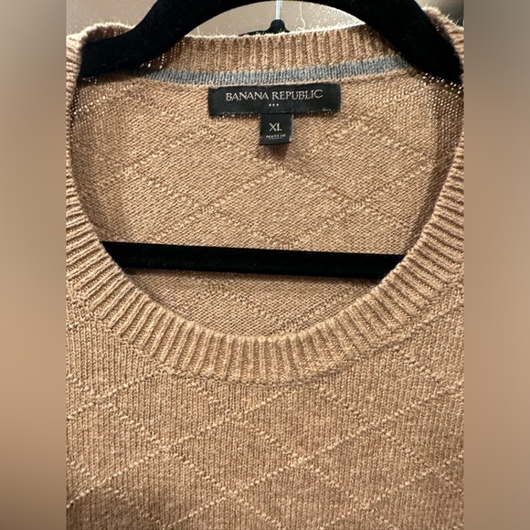 Banana Republic Men’s Sweater - Picture 2 of 3